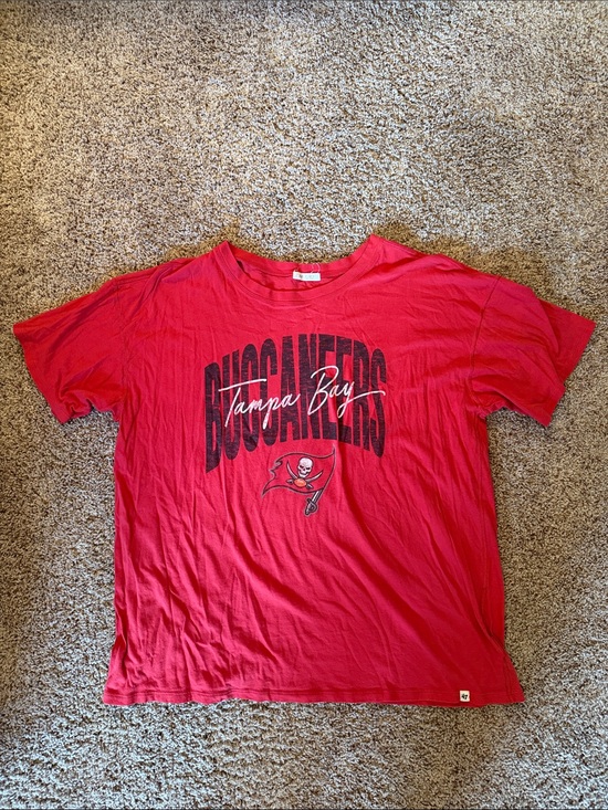 ‘47 Brand Tops - '47 Women's Red Tampa Bay Buccaneers Tshirt - XL